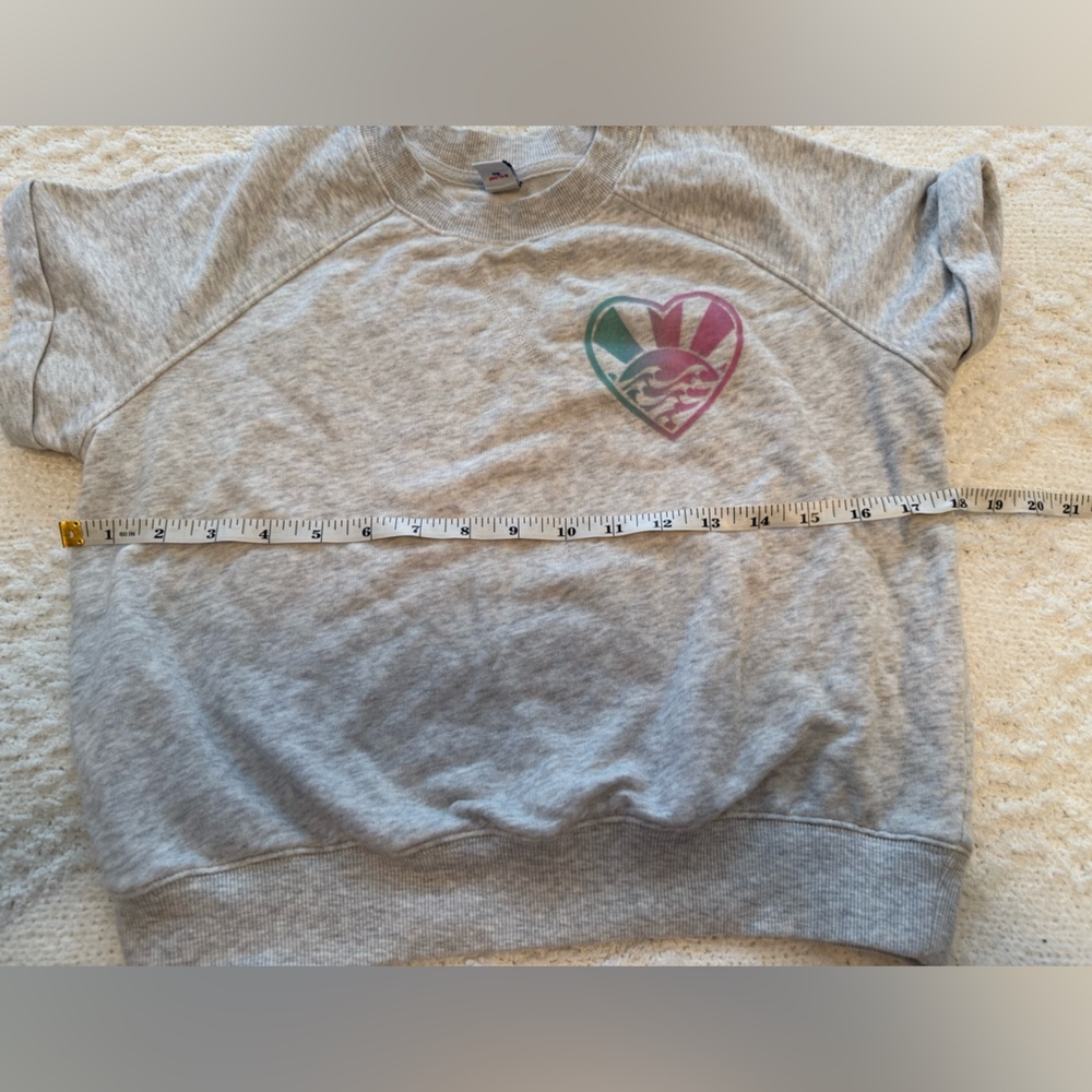 Old Navy Gray Kids Short Sleeve Sweatshirt with Multicolor Heart - Picture 5 of 6